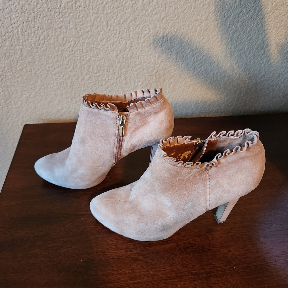 Banana Republic Suede Leather bootied
